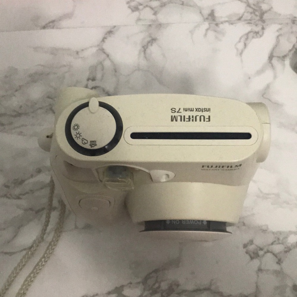Instant Camera - Picture 3 of 3